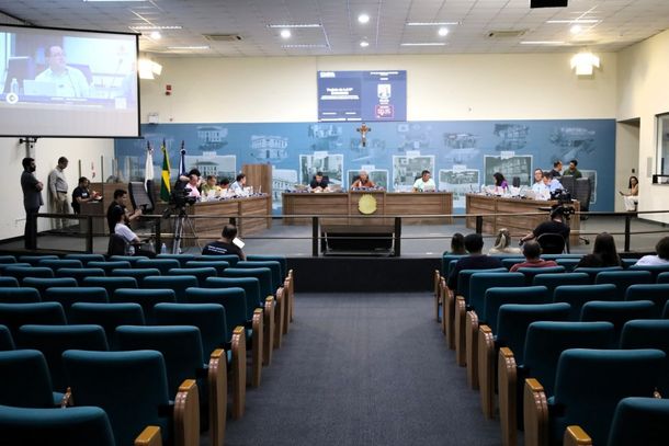 A sess&atilde;o acontece no Plen&aacute;rio da C&acirc;mara &agrave;s 18h e &eacute; aberta ao p&uacute;blico 