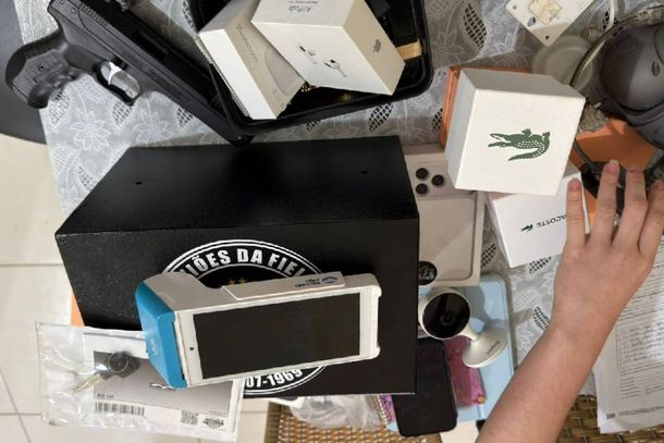 Al&eacute;m das pris&otilde;es efetuadas, objetos e materiais de interesse da investiga&ccedil;&atilde;o foram apreendidos 