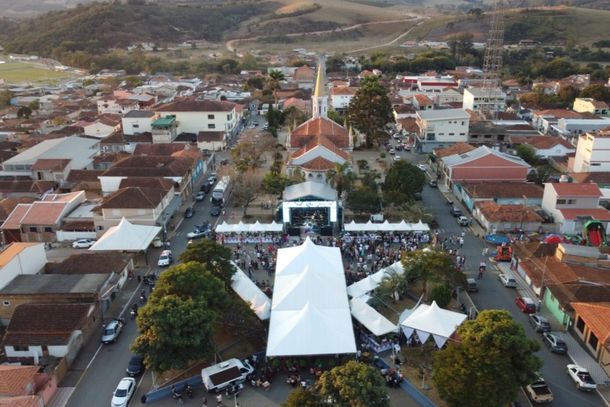 No &uacute;ltimo final de semana do m&ecirc;s de agosto, o munic&iacute;pio de Heliodora estar&aacute; em festa 