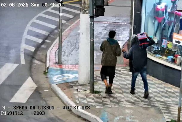 A PM chegou no momento em que os furtos eram feitos e fez as pris&otilde;es em flagrante 