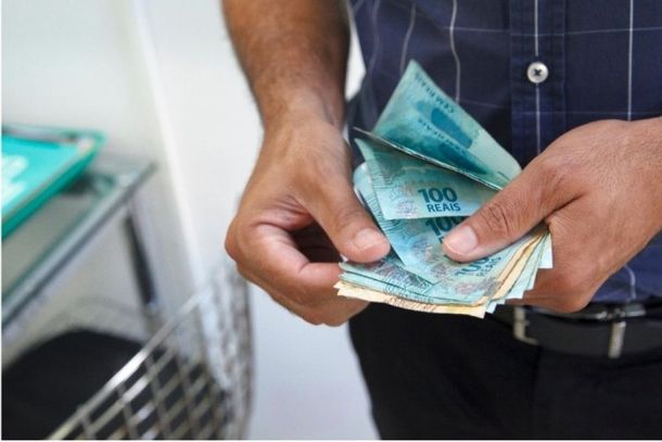 O aumento corresponde a R$ 120 sobre o atual m&iacute;nimo de R$ 1.621 
