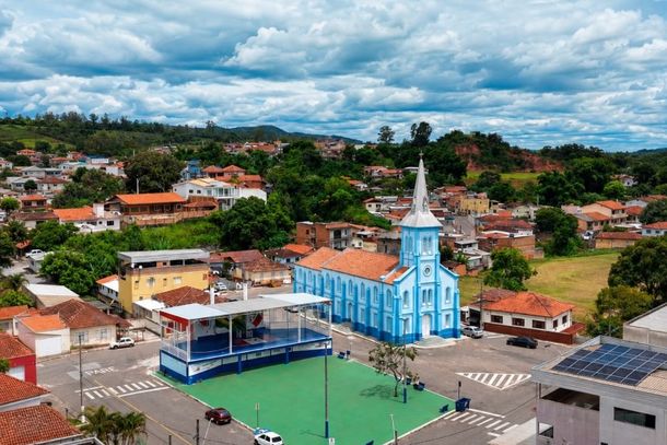 O Largo do Ros&aacute;rio, na &aacute;rea central da cidade, &eacute; o cen&aacute;rio da festa 