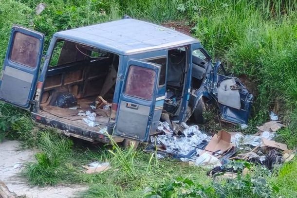 Duas v&iacute;timas ficaram presas &agrave;s ferragens e precisaram ser retiradas pelos bombeiros 