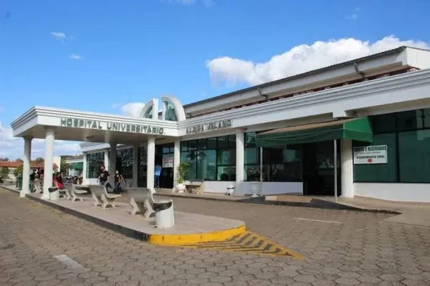 A pequena v&iacute;tima foi socorrida pela mulher e levada ao Hospital Universit&aacute;rio Alzira Velano 