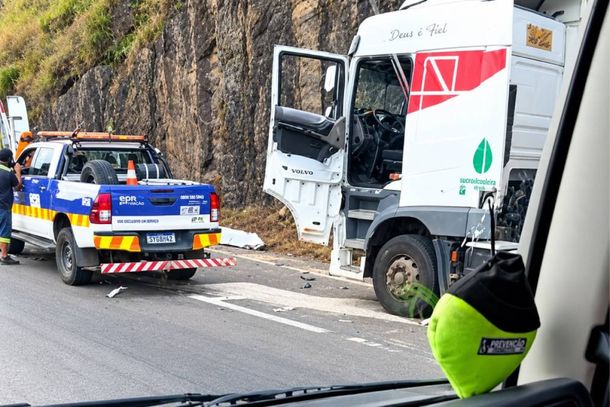 Este &eacute; o segundo acidente neste m&ecirc;s, envolvendo atropelamento de caminhoneiro que desceu para verificar o ve&iacute;culo 
