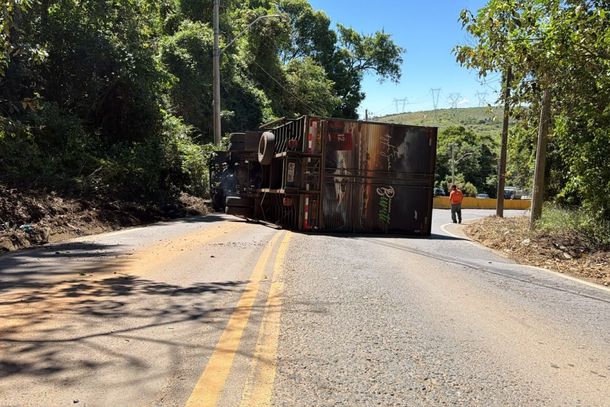 O acidente ocorreu durante o trajeto entre Caconde (SP) e Po&ccedil;os de Caldas (MG)