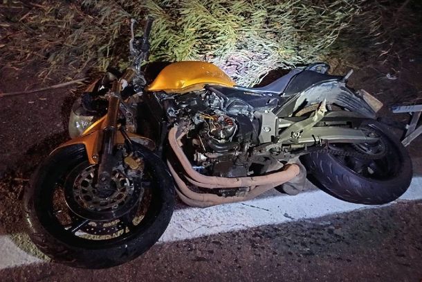  A ocorr&ecirc;ncia envolveu uma motocicleta Honda Hornet amarela e um caminh&atilde;o Volkswagen 17190
