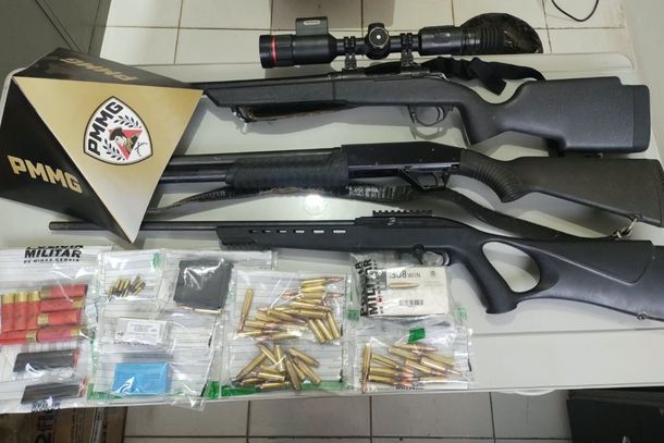 Armas e muni&ccedil;&otilde;es apreendias com o grupo preso 