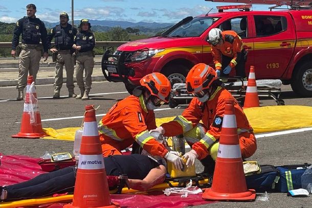 A opera&ccedil;&atilde;o colocou &agrave; prova a capacidade de resposta das equipes diante de um acidente com produto perigoso na BR-381 