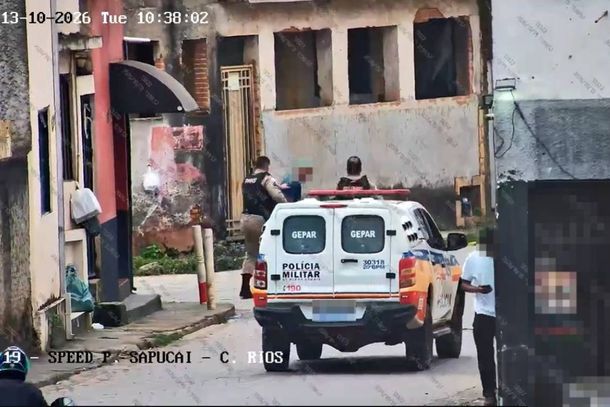 Um suspeito que cometeu furto foi acompanhado por c&acirc;meras de monitoramento at&eacute; ser encontrado ela PM (Foto: 
