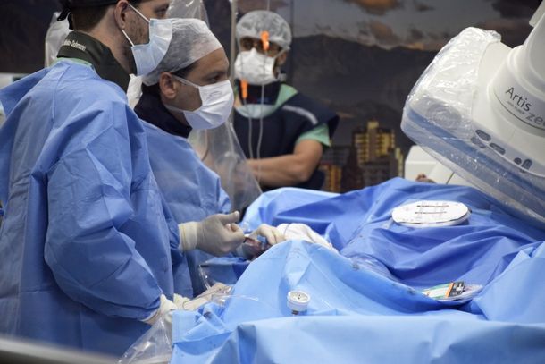 Equipe m&eacute;dica realiza o procedimento no paciente que sofreu um infarto