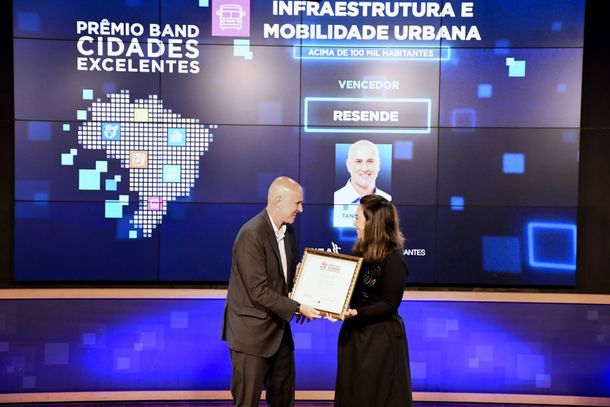 Prefeito Tande Vieira esteve no Rio para receber o pr&ecirc;mio.