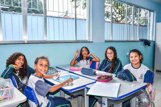 Os oficineiros dever&atilde;o ministrar atividades extracurriculares  nas escolas
