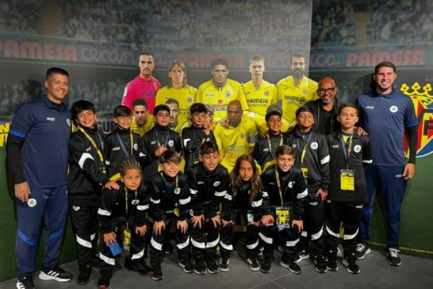 Elenco e comiss&atilde;o t&eacute;cnica na Espanha para disputa de torneio