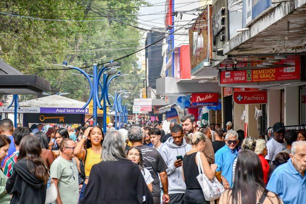 Mega S&aacute;bado de Compras vai agitar o s&aacute;bado no Cal&ccedil;ad&atilde;o de Resende