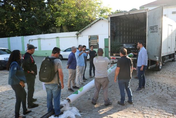 Equipamentos do sistema de monitoramento a&ccedil;&atilde;o descarregados na prefeitura
