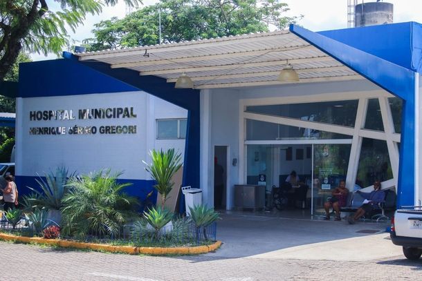Adolescente foi levada para atendimento m&eacute;dico no Hospital de Emerg&ecirc;ncia