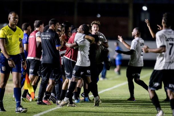 Jogadores comemoram um dos gols da vitoria sobre o Am&eacute;rica
