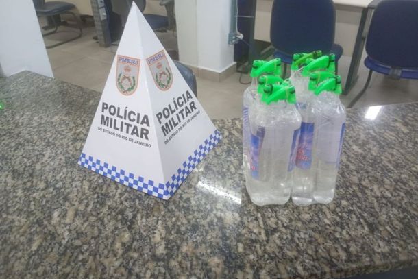 Os frascos de lan&ccedil;a-perfume estavam escondidos em carro abndonado