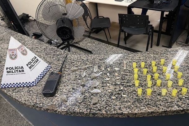 Droga apreendida foi encontrada em um terreno baldio