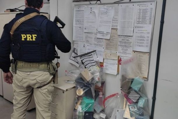 Mercadorias contrabandeadas foram apreendidas e apresentadas na delegacia de Resende