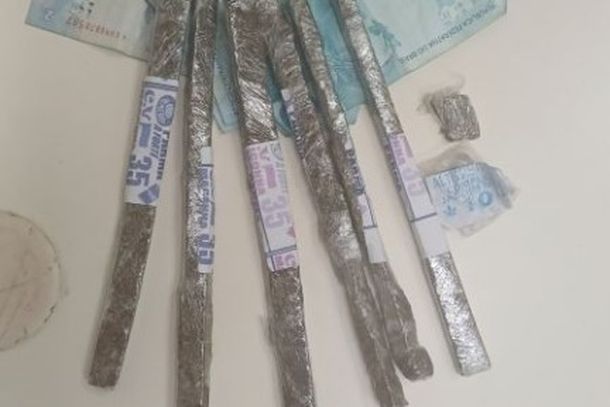 A PRF encontrou maconha escondida na bagagem de um dos ocupantes do carro