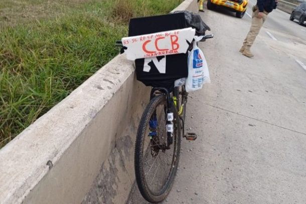 Ciclista sofreu um mal s&uacute;bito quando pedalava no acostamento da via Dutra