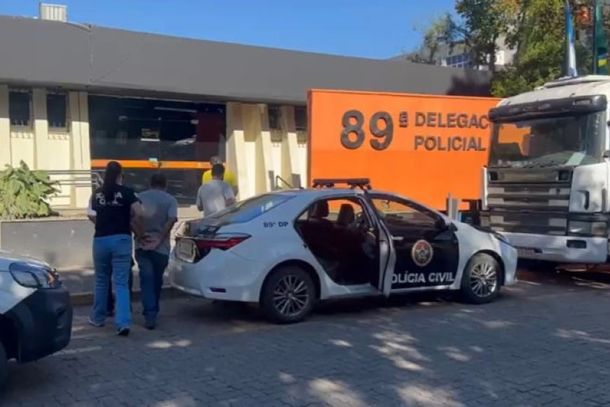Suspeitos foram levados para a Delegacia de Resende