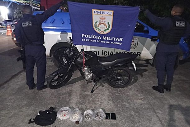 Uma moto e drogas foram apreendidas na a&ccedil;&atilde;o em Itatiaia