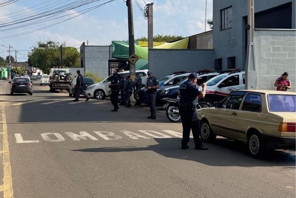 GCM e PM realizam opera&ccedil;&atilde;o de tr&acirc;nsito e fiscalizam 37 ve&iacute;culos em Rio das Pedras
