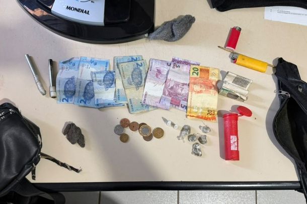 Pol&iacute;cia Civil prende dois por tr&aacute;fico de drogas pr&oacute;ximo a escola em Rio das Pedras