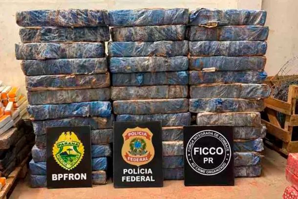 Opera&ccedil;&atilde;o apreende 708 quilos de maconha e duas armas em ch&aacute;cara na regi&atilde;o