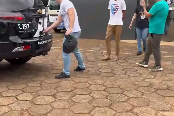Homem &eacute; preso ap&oacute;s esfaquear cliente no pesco&ccedil;o em conveni&ecirc;ncia na regi&atilde;o