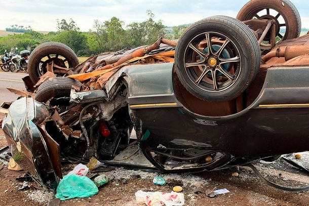 Motorista fica gravemente ferido ap&oacute;s carro capotar na PR-497 entre Itaipul&acirc;ndia e Missal