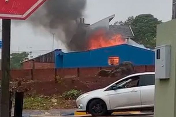 Mulher de 55 anos &eacute; encontrada morta carbonizada ap&oacute;s inc&ecirc;ndio atingir casa na regi&atilde;o