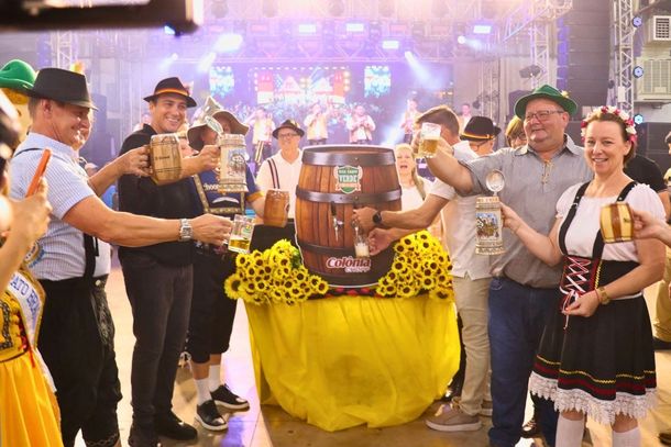 Pato Bragado veste as cores da tradi&ccedil;&atilde;o e celebra em grande estilo a 26&ordf; Oktoberfest