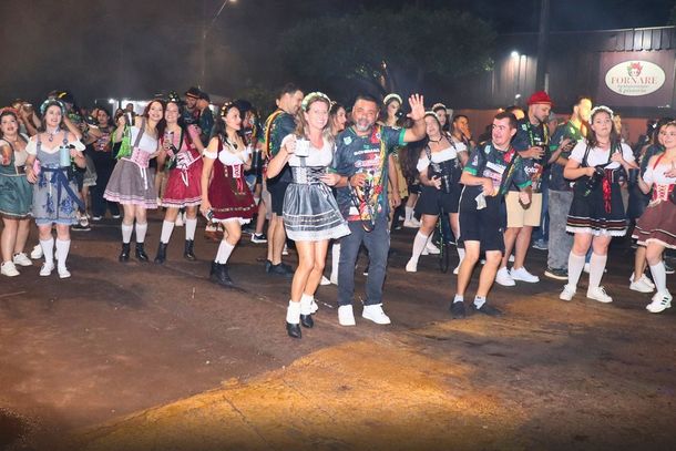 Pato Bragado veste as cores da tradi&ccedil;&atilde;o e celebra em grande estilo a 26&ordf; Oktoberfest