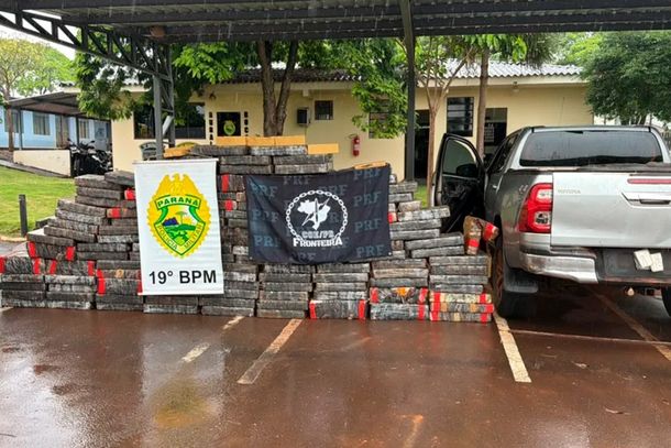 Persegui&ccedil;&atilde;o termina com Hilux carregada com 1,3 tonelada de drogas apreendida na regi&atilde;o