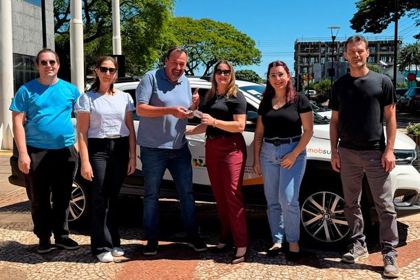 Prefeitura de Santa Helena entrega tr&ecirc;s ve&iacute;culos para a rede de Assist&ecirc;ncia Social