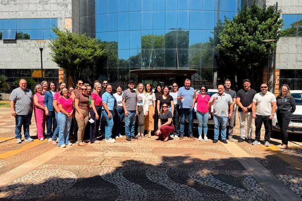 Prefeitura de Santa Helena entrega tr&ecirc;s ve&iacute;culos para a rede de Assist&ecirc;ncia Social