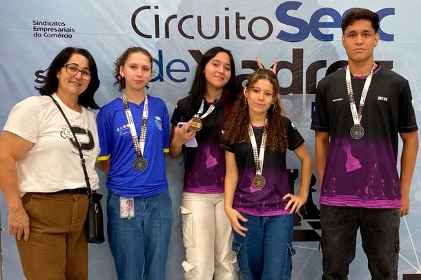 Santa Helena participa do Circuito Sesc de Xadrez em Toledo e atleta recebe premia&ccedil;&atilde;o