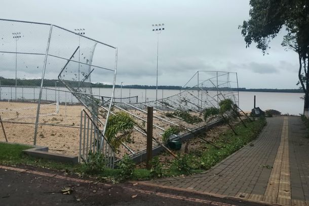 Temporal causa estragos no Terminal Tur&iacute;stico Alvorada de Itaipu, em Santa Terezinha
