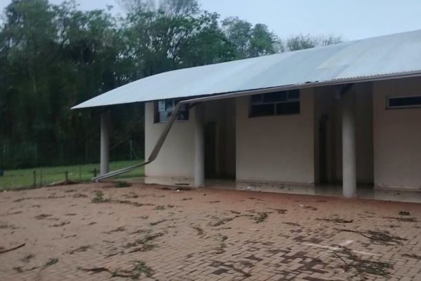 Temporal causa estragos no Terminal Tur&iacute;stico Alvorada de Itaipu, em Santa Terezinha