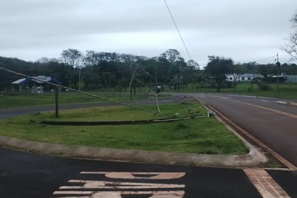 Temporal causa estragos no Terminal Tur&iacute;stico Alvorada de Itaipu, em Santa Terezinha