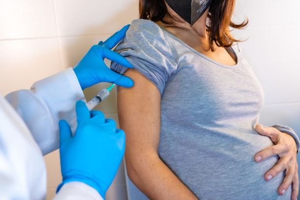 A campanha de 2026 traz a vacina trivalente atualizada contra as novas cepas do v&iacute;rus (H1N1, H3N2 e Tipo B)