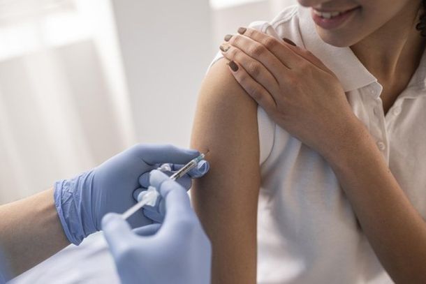 A dose deste ano &eacute; trivalente, protegendo contra as novas cepas de H1N1, H3N2 e Influenza B
