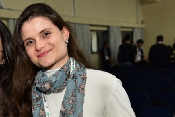 Estudante de mestrado Maria J&uacute;lia Mattos Gomes, pesquisadora do Programa de P&oacute;s-Gradua&ccedil;&atilde;o em Gen&eacute;tica Evolutiva e Biologia Molecular (PPGGEv) da Universidade Federal de S&atilde;o Carlos (UFSCar)