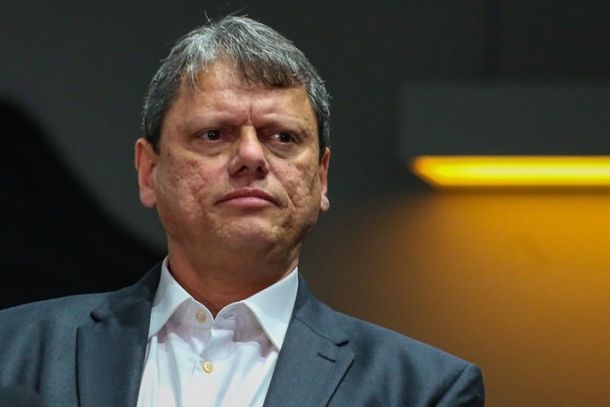 A noite do governador ser&aacute; dedicada &agrave; articula&ccedil;&atilde;o pol&iacute;tica e administrativa em S&atilde;o Carlos. &Agrave;s 19h30, no espa&ccedil;o The Palace Eventos, acontece a "Reuni&atilde;o 3D com prefeitos"