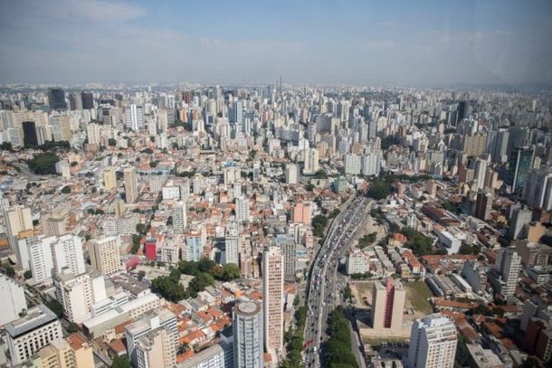 O setor de servi&ccedil;os registrou alta de 2,5%