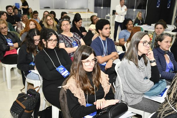 Neste ano, o encontro segue o tema nacional: &ldquo;Brasil das Brasileiras e dos Brasileiros: SUS e Soberania &ndash; Cuidar do Povo &eacute; Cuidar do Brasil&rdquo;